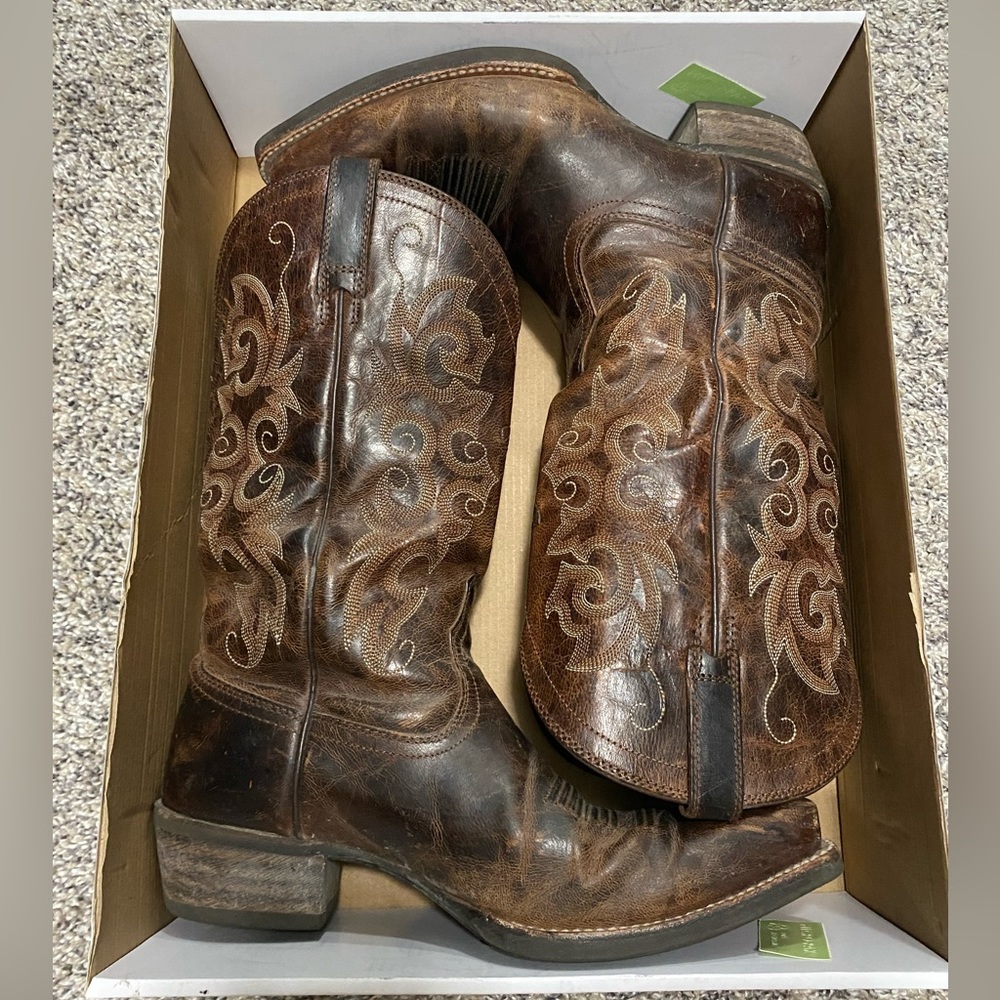 Ariat women’s brown cowboy boots - size 8 - well worn